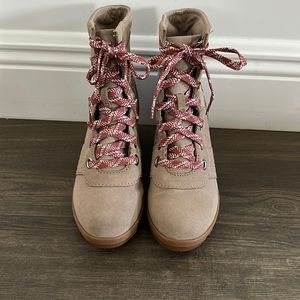 Sorel wedge boot size 1